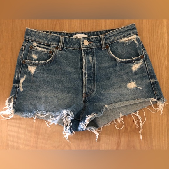 ZARA|Medium wash distressed cut off denim shorts, size 6•••Beachy Summer style - Picture 1 of 10